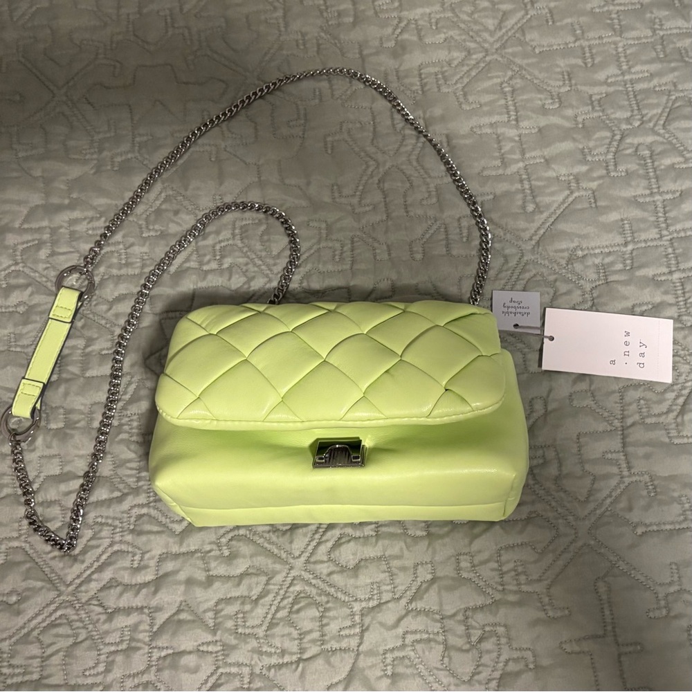 🆕 Puffy Quilted Chain Bag, New with Tags!